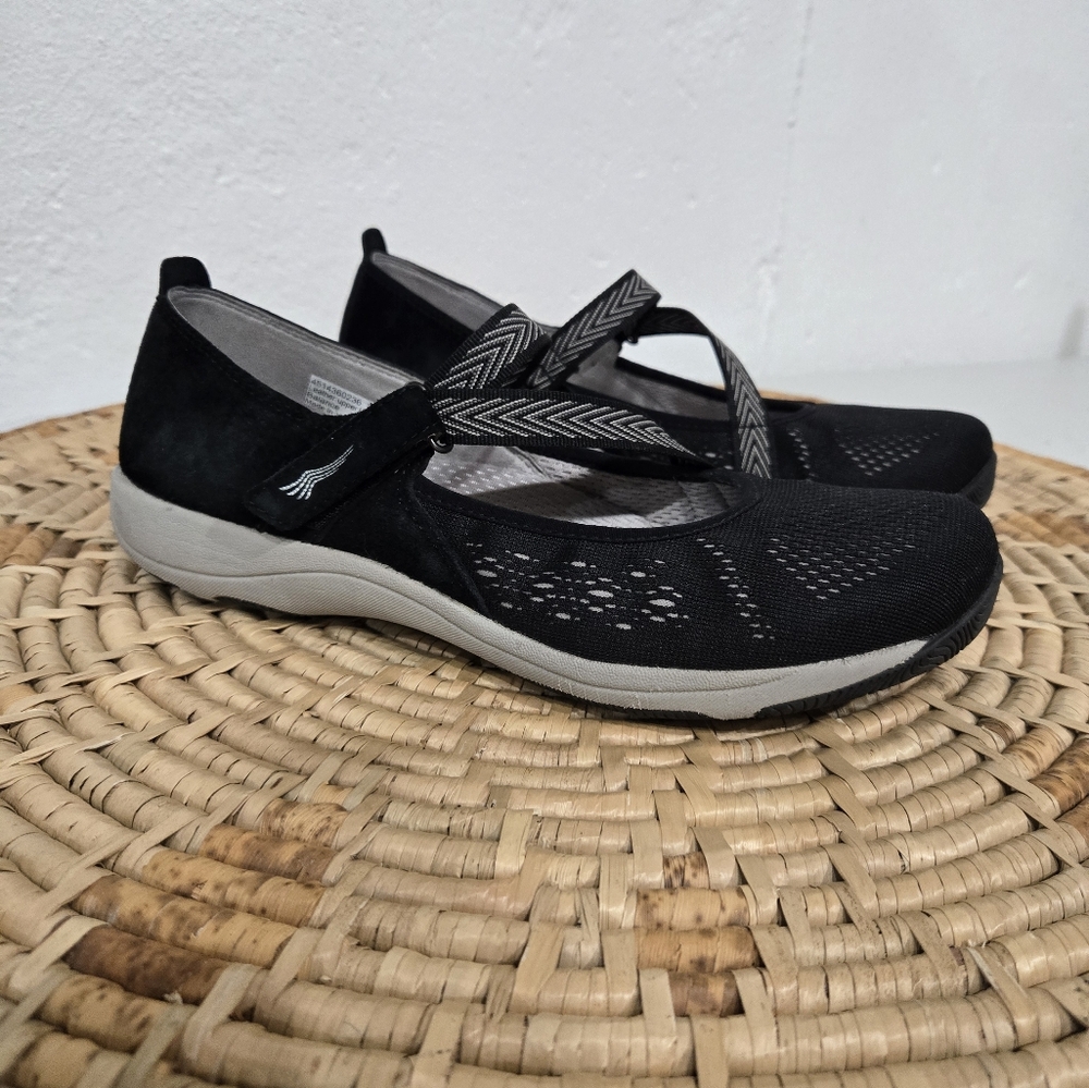 Black Women's Flats & Loafers